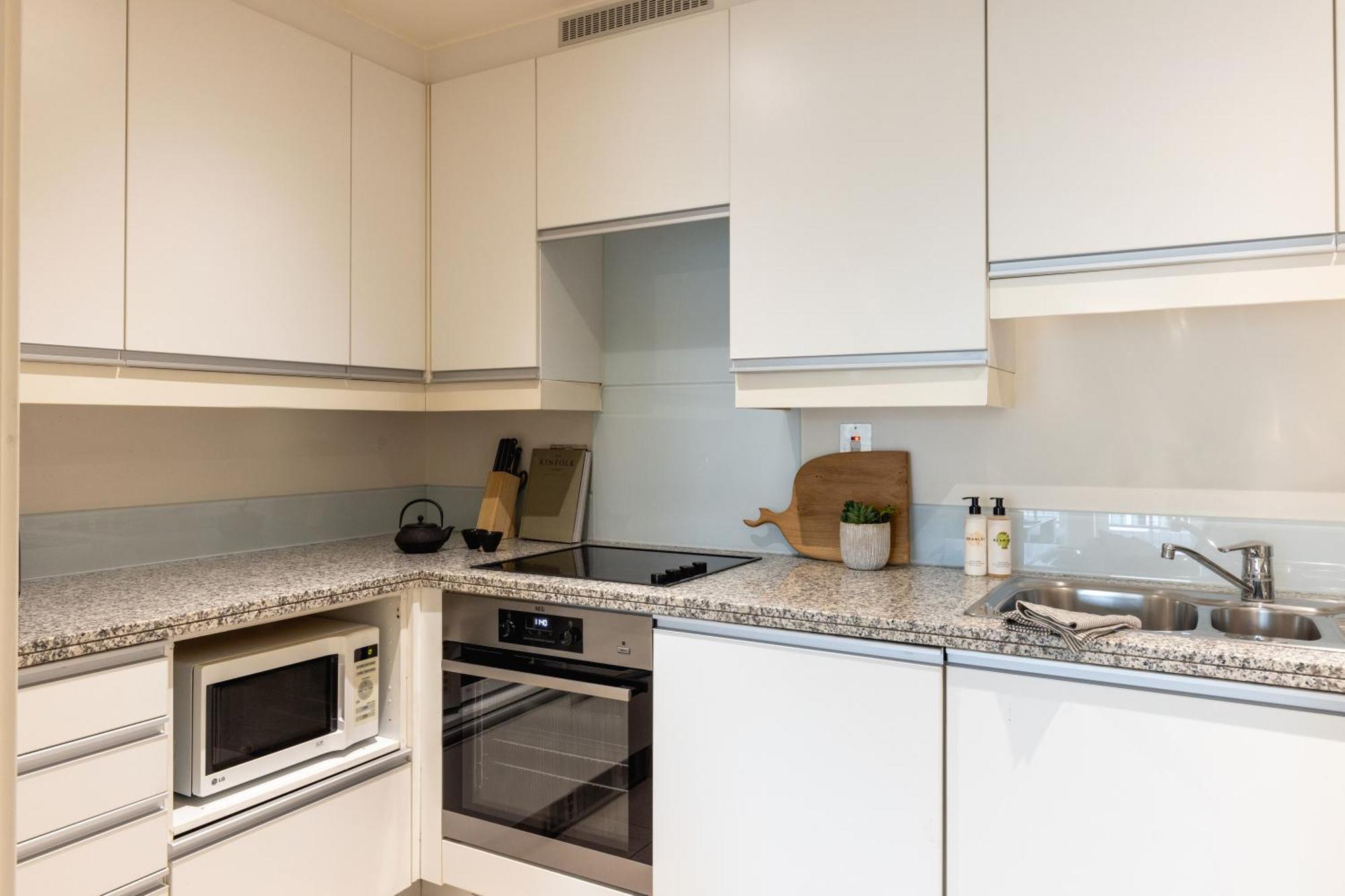 Native Marylebone Lane Apartment London Bagian luar foto